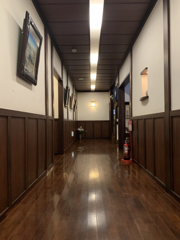 山本館の廊下